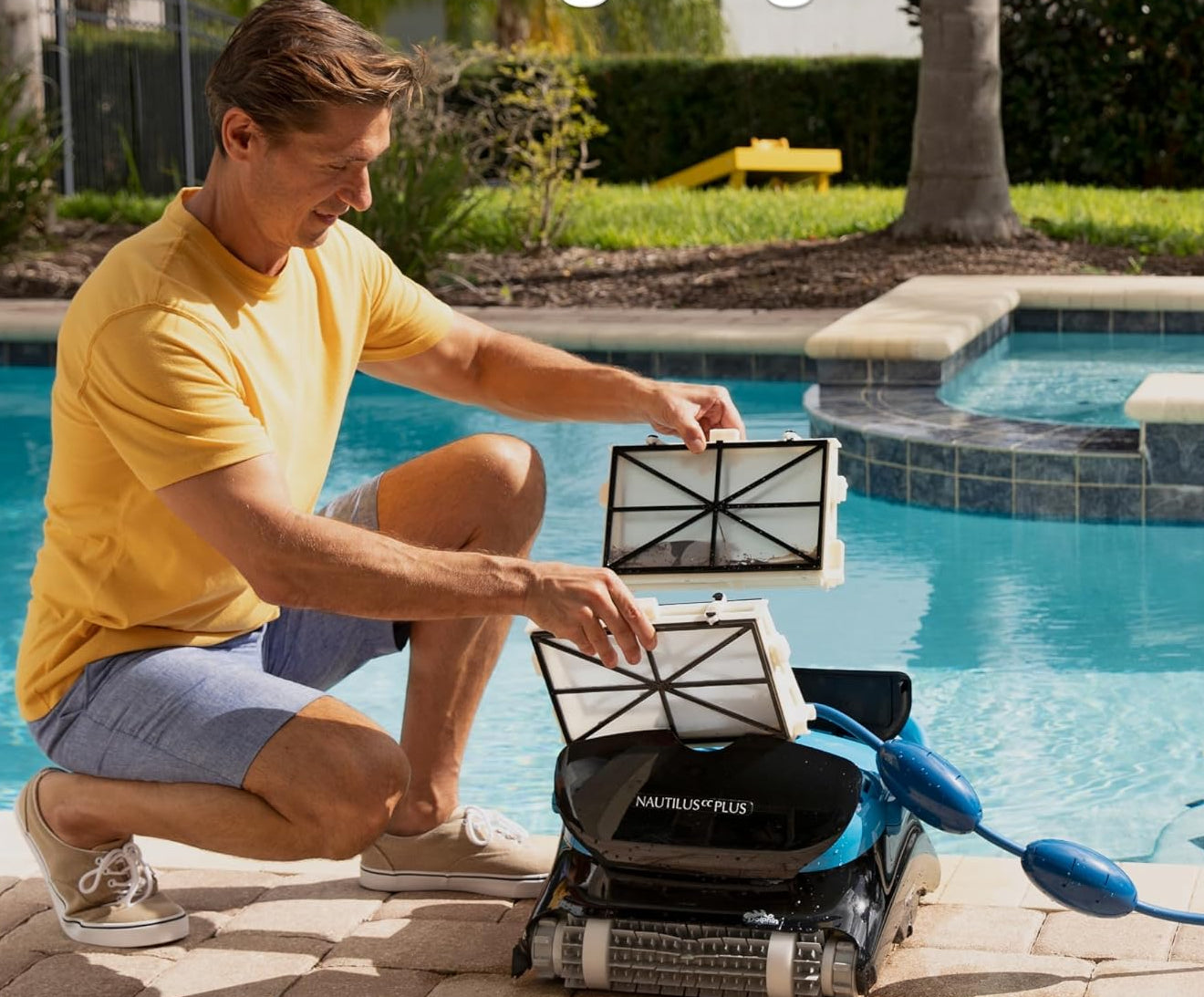 Dolphin Nautilus CC Plus Automatischer Poolreiniger Poolroboter für Eingelassene Pools bis zu 12 m mit Caddy vom Transport
